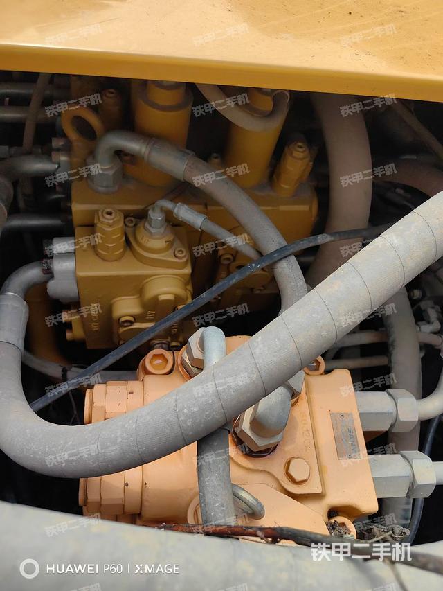 回转马达和主控阀（整机外观）