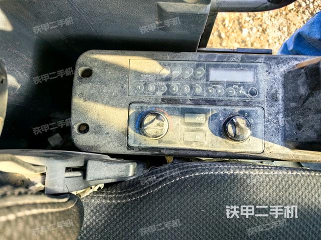 座椅左側(cè)控制臺/音響/含左手柄（駕駛室部分）