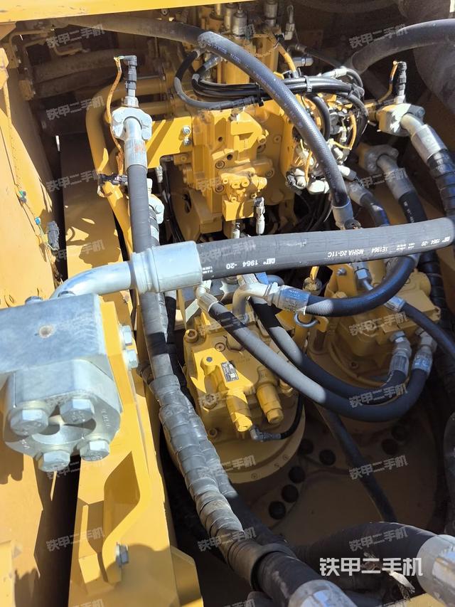 回轉(zhuǎn)馬達(dá)和主控閥（整機外觀）