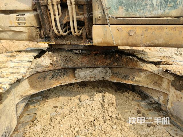 轉(zhuǎn)盤和下車架正前（工作和回轉(zhuǎn)裝置）