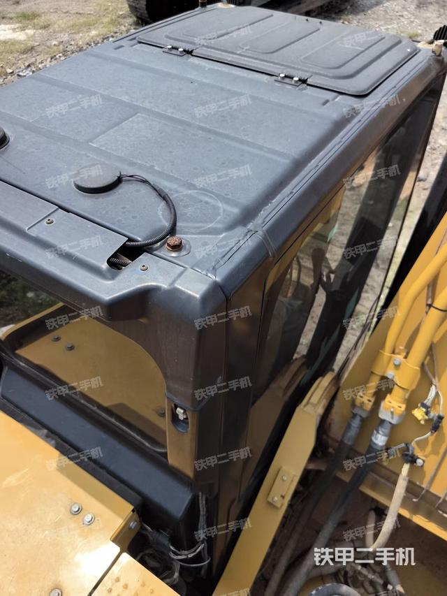 驾驶室顶部（整机外观）