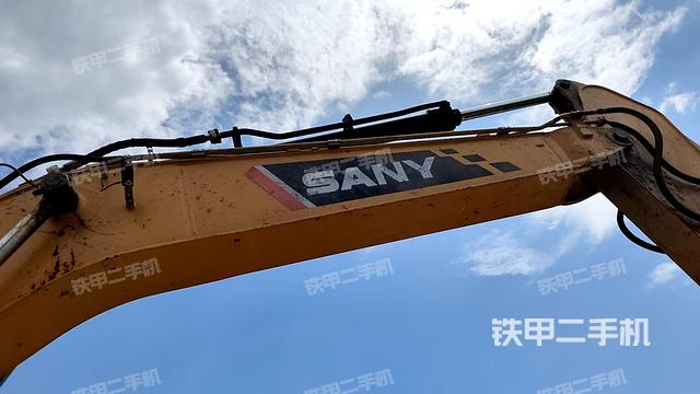 大臂油缸整体 竖拍（工作和回转装置）