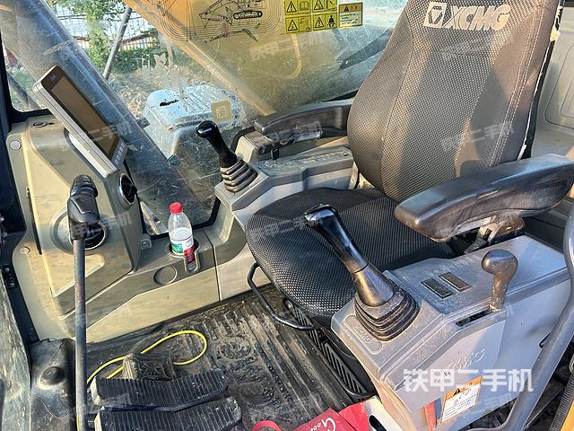 駕駛室整體（整機(jī)外觀）