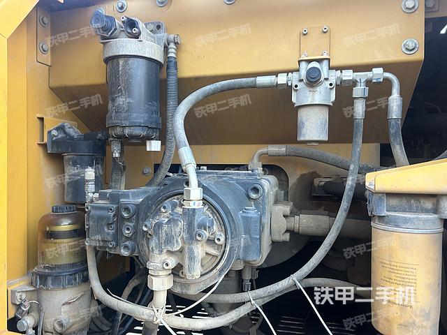 液壓泵艙室正面整體（整機(jī)外觀）