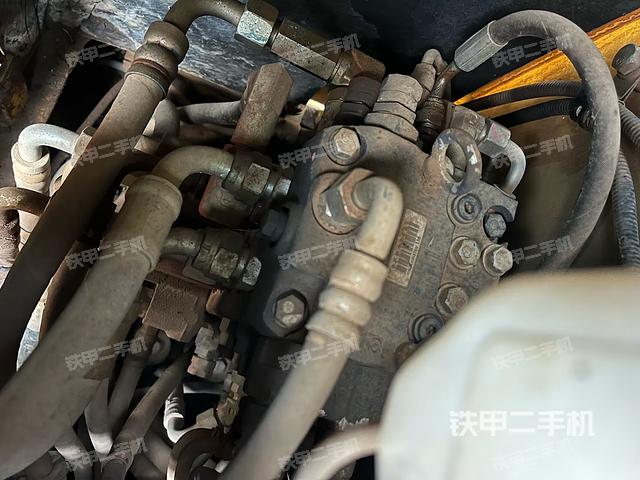 回转马达和主控阀（整机外观）