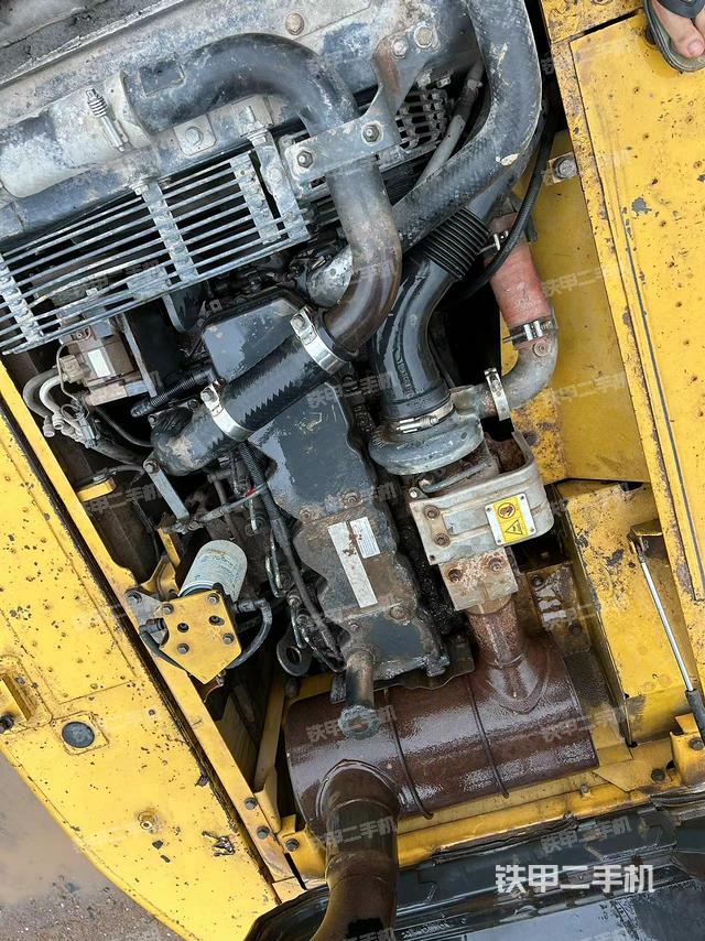 回转马达和主控阀（整机外观）