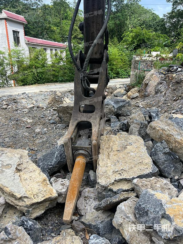 驾驶室顶部（整机外观）