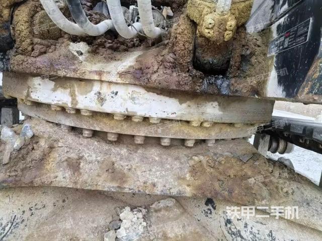 大臂油缸整体 竖拍（工作和回转装置）