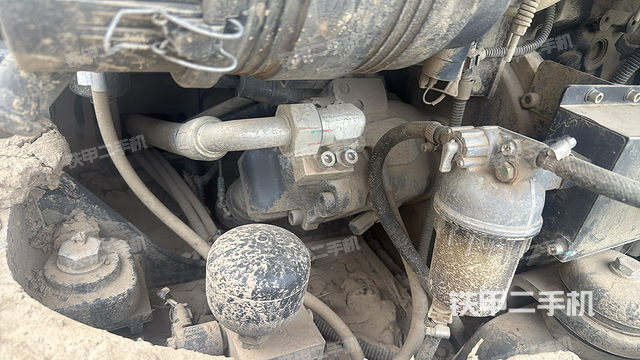 液压泵舱室正面整体（整机外观）