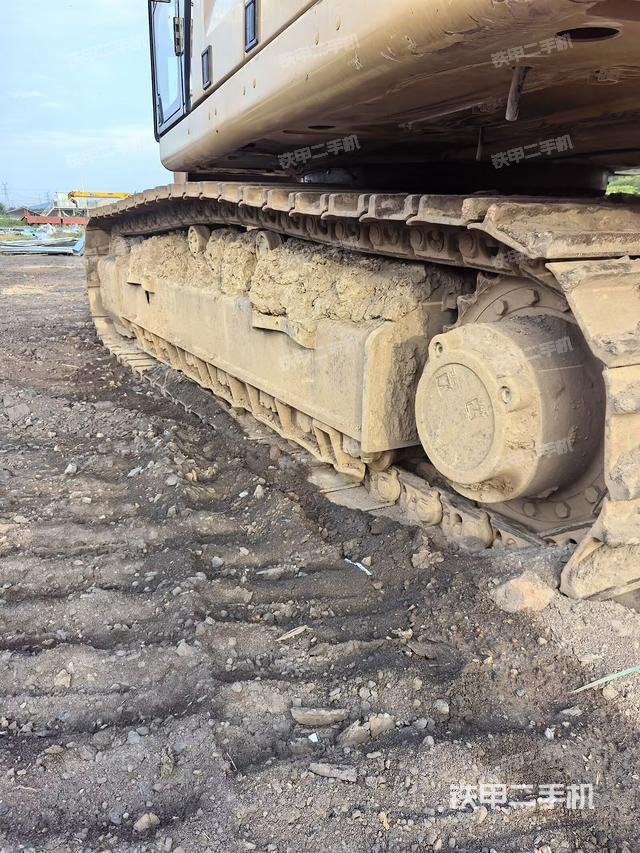 單側(cè)履帶整體（整機(jī)外觀）