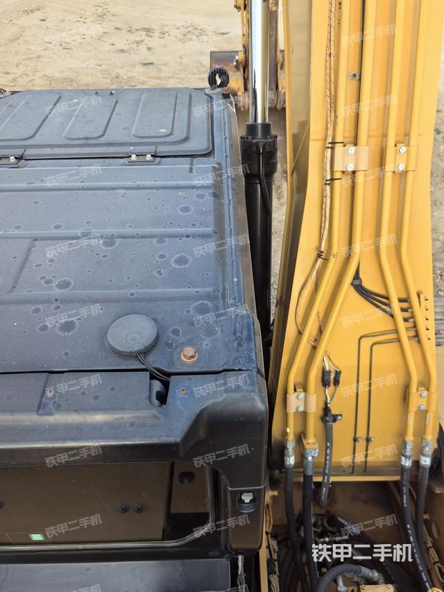 驾驶室顶部（整机外观）