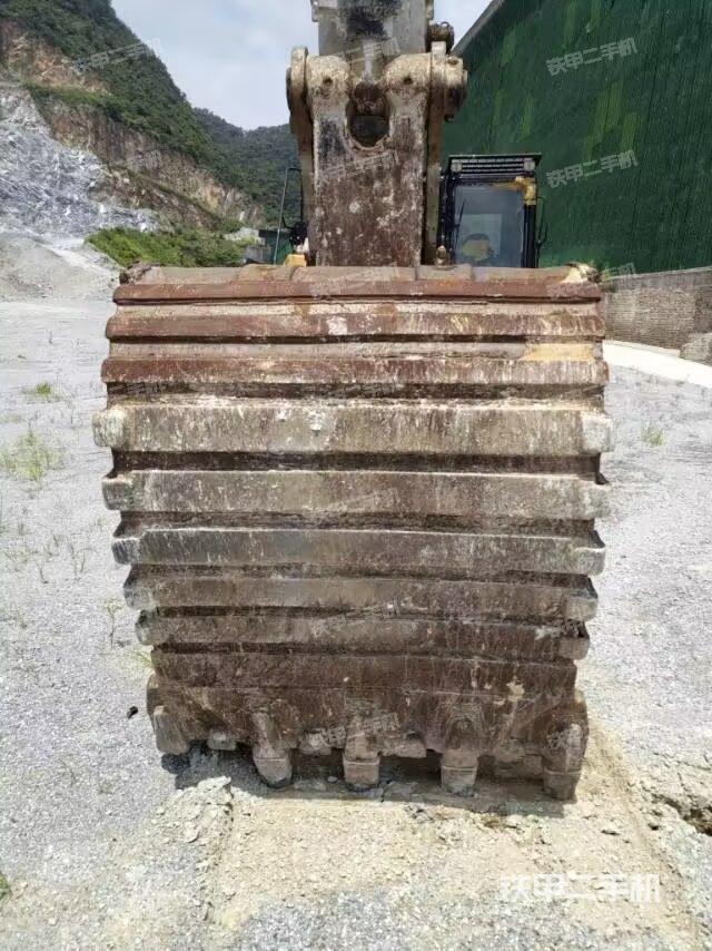 铲斗右后整体（工作和回转装置）