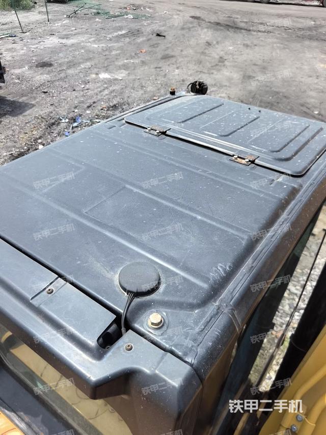 驾驶室顶部（整机外观）