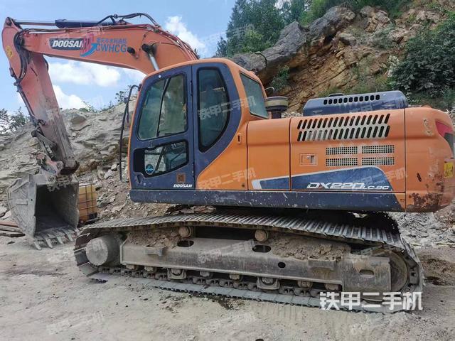 驾驶室顶部（整机外观）