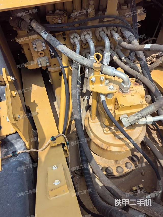 回转马达和主控阀（整机外观）