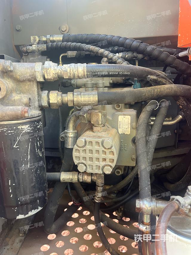 液壓泵艙室正面整體（整機(jī)外觀）