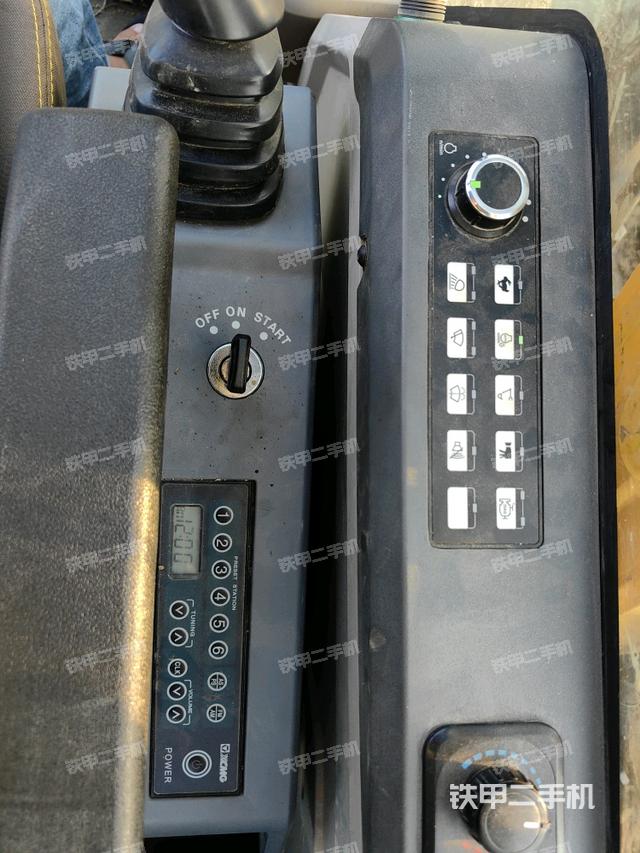 座椅右侧控制台/钥匙门/油门/含右手柄（驾驶室部分）