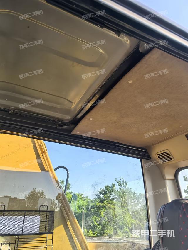 驾驶室顶部（整机外观）