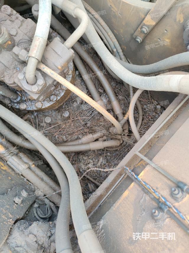 中央回轉(zhuǎn)接頭特寫（上車部件）