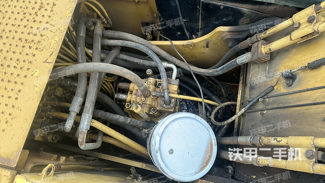 回转马达和主控阀（整机外观）