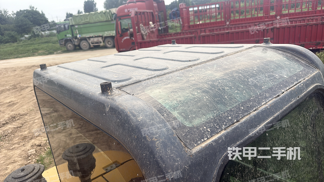 驾驶室顶部（整机外观）