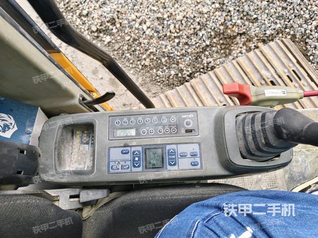 座椅左側(cè)控制臺(tái)/音響/含左手柄（駕駛室部分）