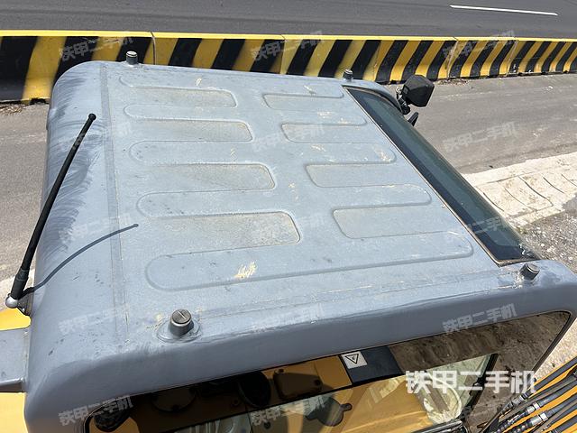 驾驶室顶部（整机外观）