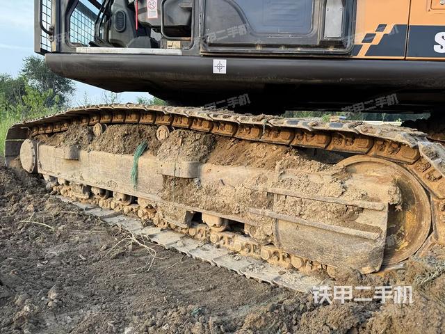 單側(cè)履帶整體（整機(jī)外觀）