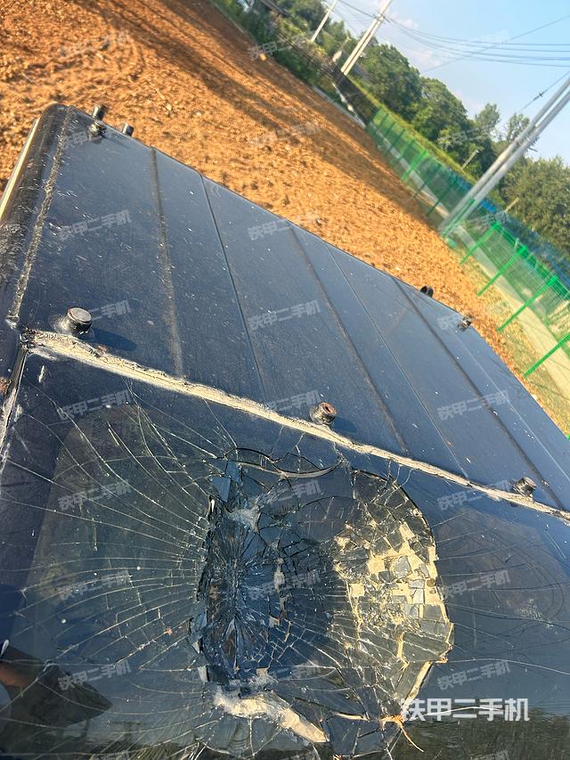 驾驶室顶部（整机外观）