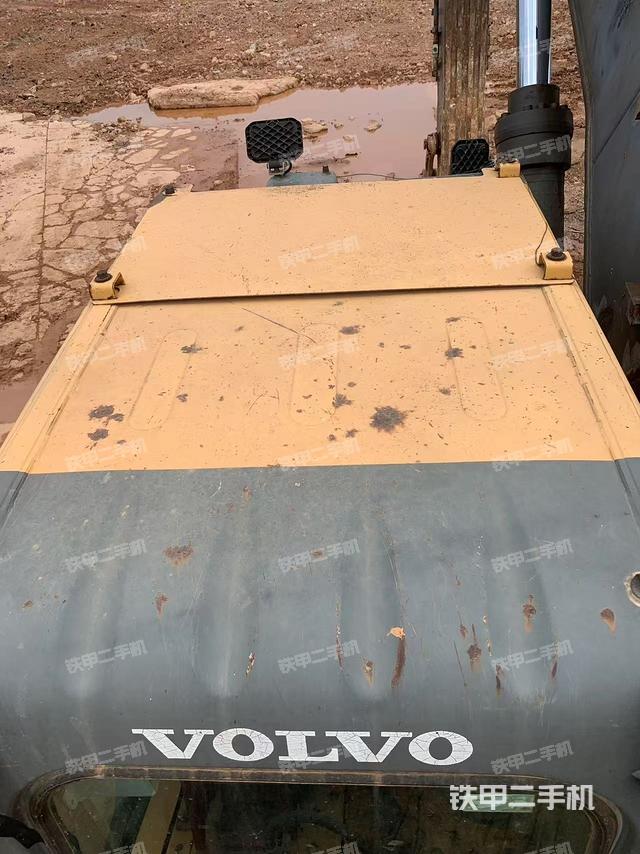 驾驶室顶部（整机外观）