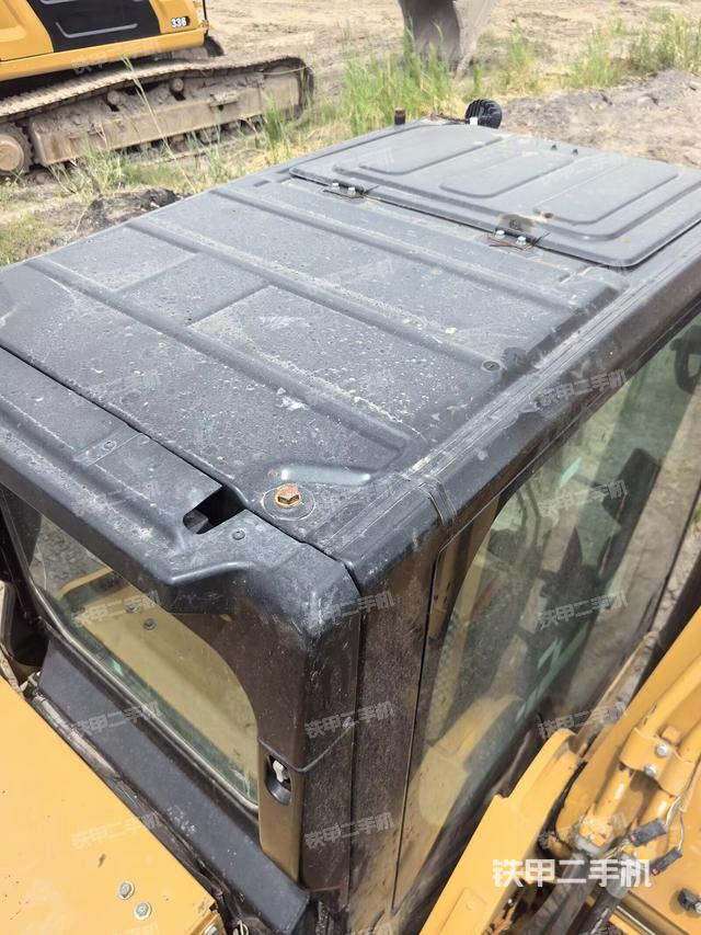 驾驶室顶部（整机外观）