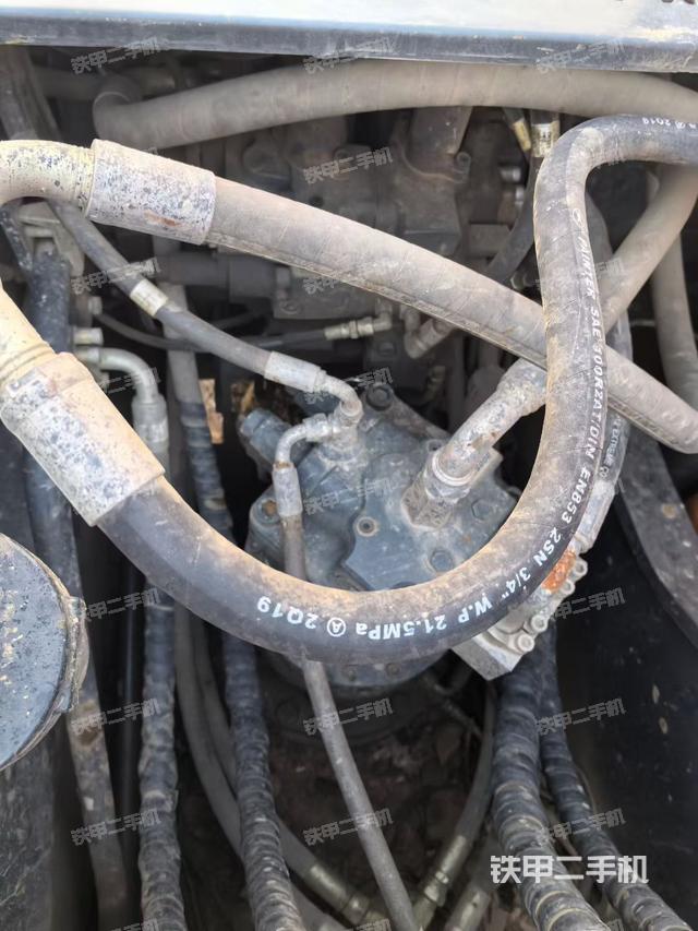 回转马达和主控阀（整机外观）