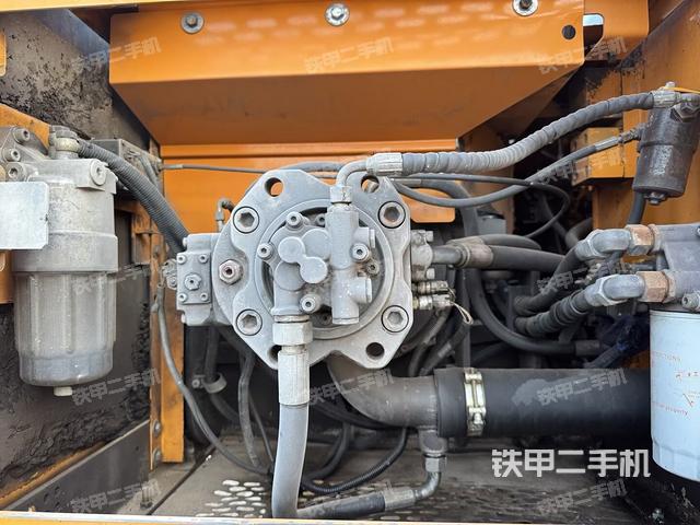 液壓泵艙室正面整體（整機(jī)外觀）