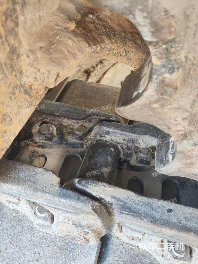 驾驶室顶部（整机外观）