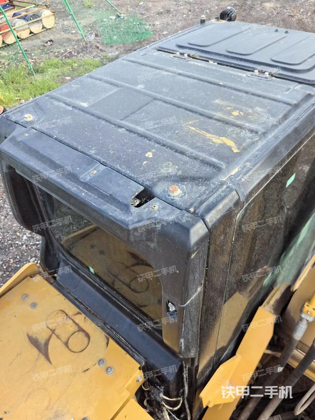 驾驶室顶部（整机外观）