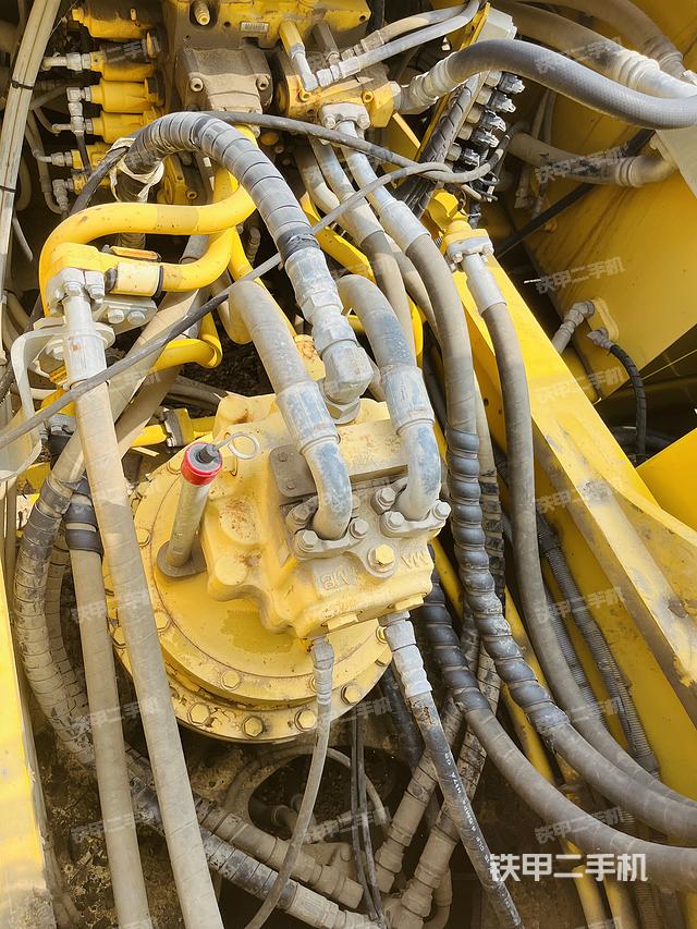 回转马达和主控阀（整机外观）