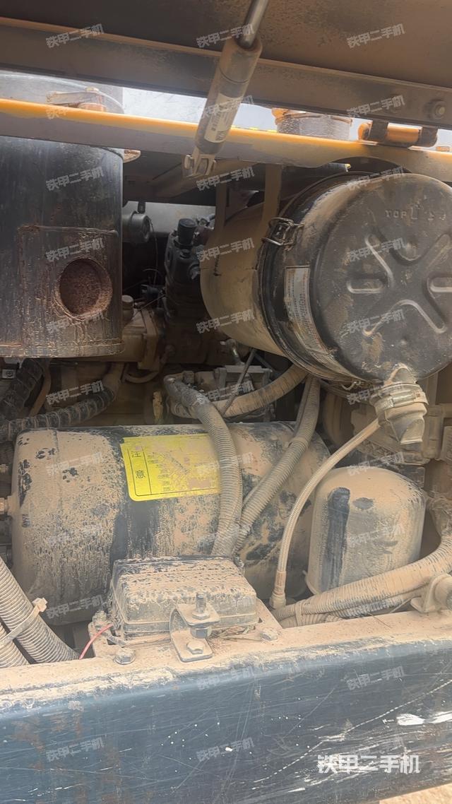 回转马达和主控阀（整机外观）