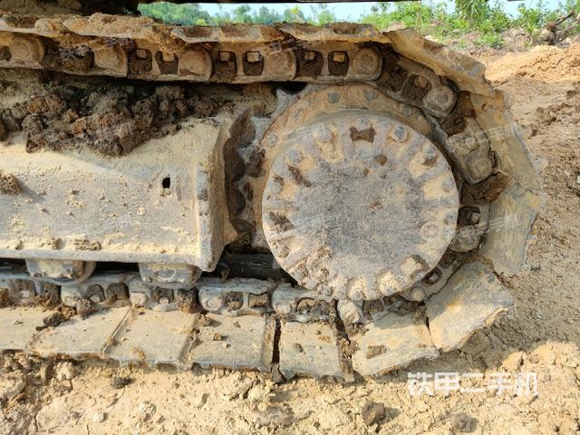 左驅(qū)動輪（行走機(jī)構(gòu)）