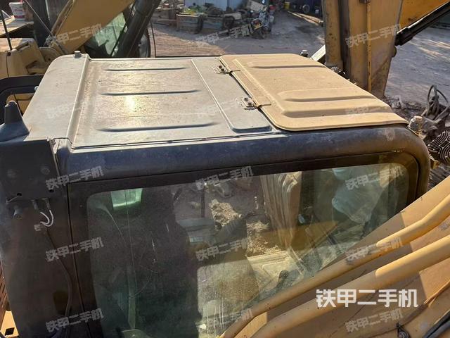 驾驶室顶部（整机外观）