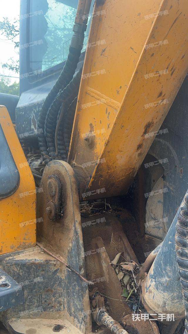 驾驶室顶部（整机外观）