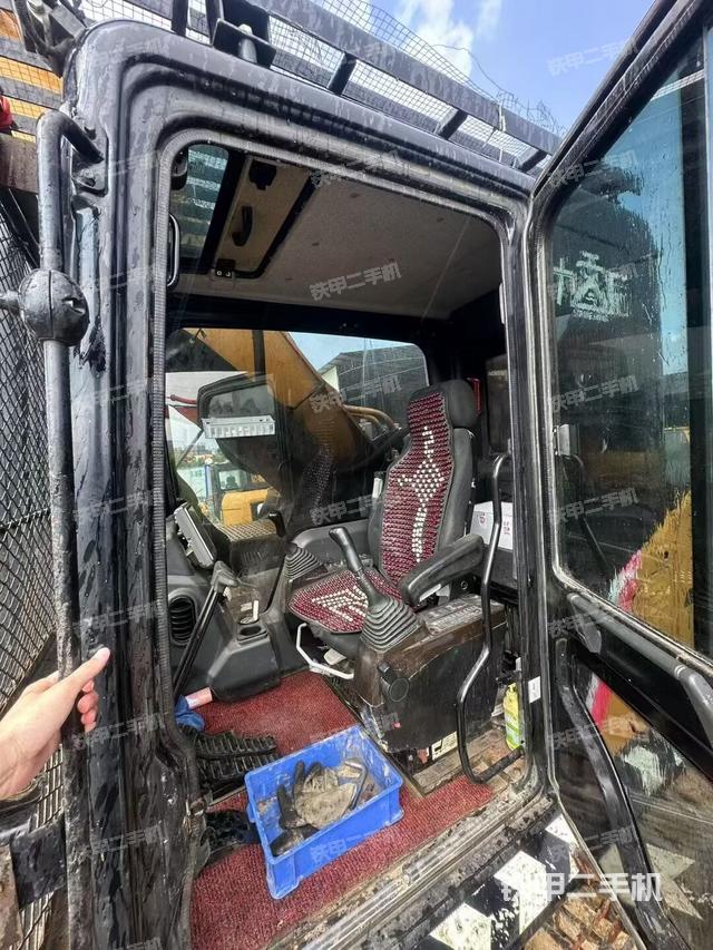 座椅右側(cè)控制臺/鑰匙門/油門/含右手柄（駕駛室部分）