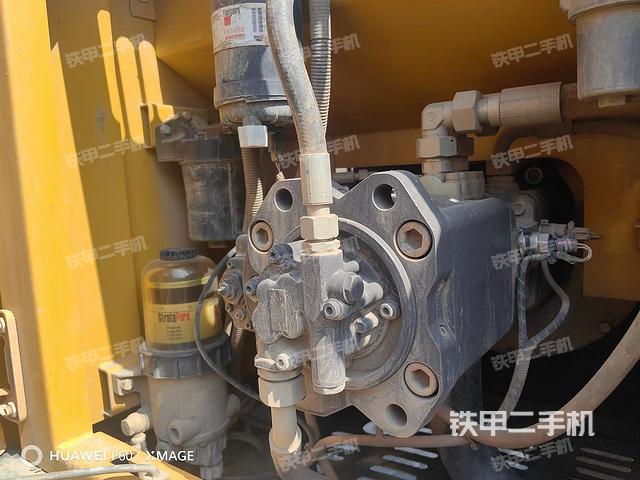 液压泵舱室正面整体（整机外观）