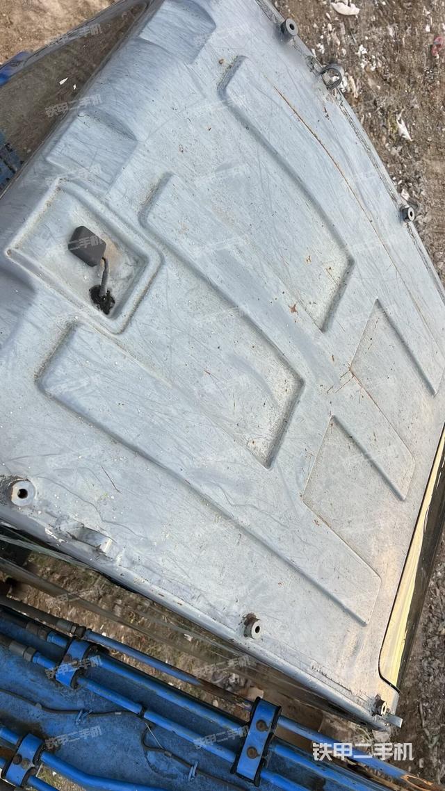 驾驶室顶部（整机外观）