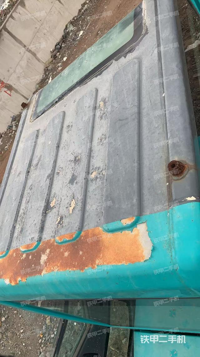 驾驶室顶部（整机外观）