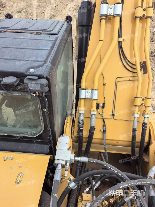 驾驶室顶部（整机外观）