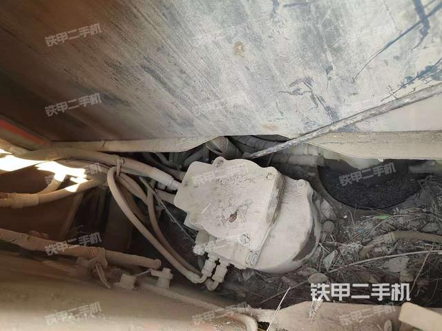 回轉(zhuǎn)馬達(dá)和主控閥（整機(jī)外觀）