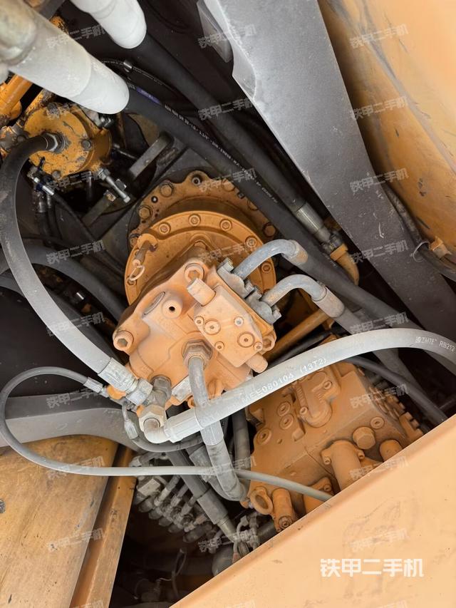 回轉(zhuǎn)馬達(dá)和主控閥（整機(jī)外觀）