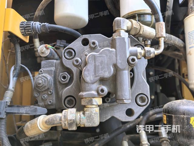 液壓泵斜45?左（大件艙室）