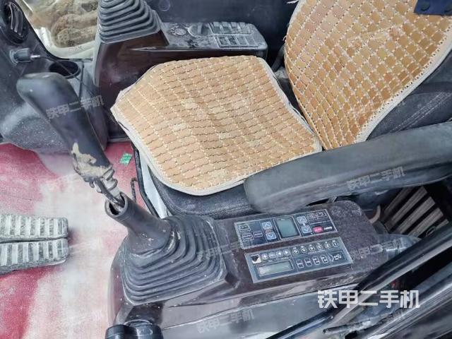 座椅右侧控制台/钥匙门/油门/含右手柄（驾驶室部分）