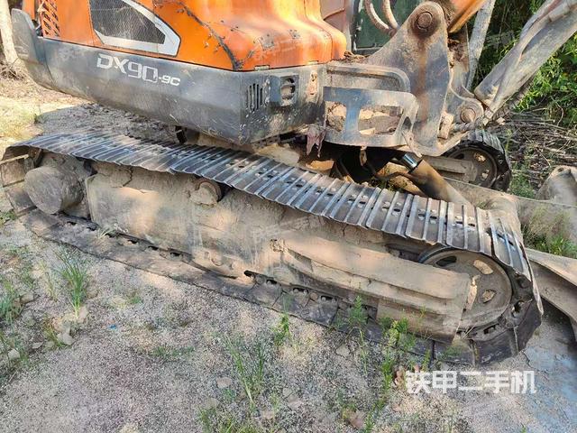 單側(cè)履帶整體（整機(jī)外觀）